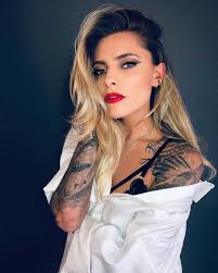 Werbung Hello Mercedesbenzberlin I Am Coming H M By Christina Vacirca Christina Well Dressed H M