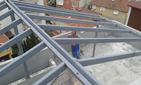 Tavan arasında tahmin, kız, kadın, güzel. Profil Cati Cati Kati Dekorasyonu