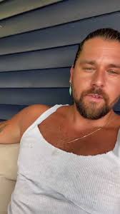 Discover 'Summer Girl'