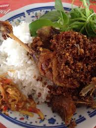Bebek sinjay dan bebek songkem adalah rumah makan spesialis bebek goreng yang lokasinya berdekatan di bangkalan, madura. Bebek Sinjay Crispy Fried Duck Madura Indonesia Masakan Indonesia Resep Masakan Makanan Dan Minuman