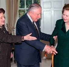 Political leaders such as joaquin lavin and sebastian pinera stressed they believed in parliamentary democracy as the way forward for their country, and were careful not to hark back to the pinochet era. Chile Diktator Pinochets Bleierner Schatten Welt