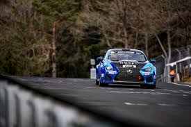 +++ rennstart um 15:30 uhr +++ monteiro und vernay siegen im wtcr +++ weiterer regen möglich +++ nick yelloly hat am freitagabend auf dem verregneten nürburgring mit. Vk7 Wnur5piy M