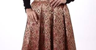 Hal ini mungkin saja karena memang bahan kain brokat identik dengan baju kebaya yang digunakan sejak jaman dulu hingga sekarang. 26 Model Rok Payung Tenun Yang Populer