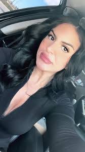 Elisa Zamora's Instagram, Twitter & Facebook