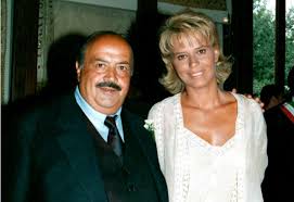 Grande giornalista e colonna portante della televisione italiana: Maria De Filippi E Maurizio Costanzo Il Segreto Del Matrimonio Dormire Separati Techetechete