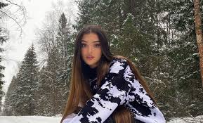 Хейтеры бомбят звезду за откровенные фото и видео, считая, что восточной девушке не следует так. Semya Obespokoena Dina Saeva Propadaet Iz Seti Na 20 Dnej Iz Za Problem So Zdorovem