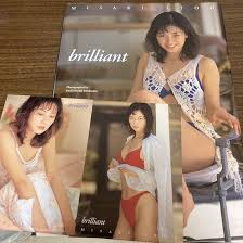 Amazon.co.jp: 伊東美咲 写真集 Brilliant 撮影 塚田和徳 初版 特典付 クリックポスト可能 プレミア : おもちゃ