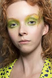 Stop Doing Work And Check Out These Seriously Beaut Fashion Week Make Up Looks Beauty Hair Makeup Makeup Looks Fashion Makeup