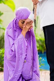 Lalu bagaimanakah hukum bayi tabung dalam pandangan islam? Mencium Tangan Suami Ini 10 Keutamaannya Menurut Islam Theasianparent Indonesia