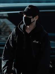 Jungkook pullover und sweatshirts mit einzigartigen motiven bestellen ○ von künstlern designt und verkauft ○ viele größen, farben und passformen. Black Comfy Hoodie Jungkook Bts K Fashion At Fashionchingu