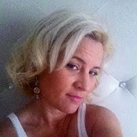 Amy Alligood's Instagram, Twitter & Facebook