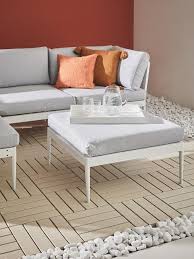 Ecksofas sind insbesondere in kleineren wohnzimmern gern gesehene polstermöbel. So Finden Sie Das Richtige Balkon Sofa Fur Ihre Outdoor Oase Westwing