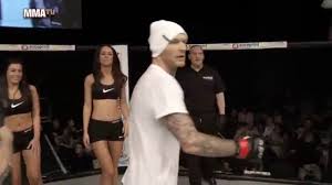 I 2003 oppdaget han mma og sammen med en kamerat fikk han tak i en vhs kassett og begynte treningen. Bcmma 13 On Mmatv Aron Jahnsen Vs Aron Jahnsen Professional 155lbs Lightweight Mma Co Youtube