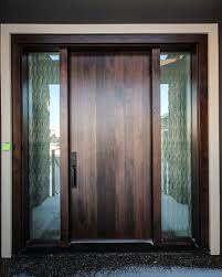 Custom Wood Door Linda Porta De Entrada Moderna Em Madeira Escura Com Vidros Laterais Belle Port Door Design Modern Doors Interior Modern Custom Wood Doors