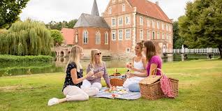 Check spelling or type a new query. Picnic In Munsterland Hulshoff Castle Picnic Basket