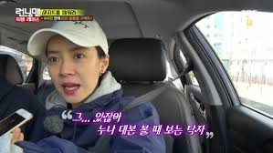 On a previous episode of 'running man', the cast members decided to do the #anysongchallenge together. Song Ji Hyo Bickers With Lee Dong Wook And Her Brother On Running Man Soompi