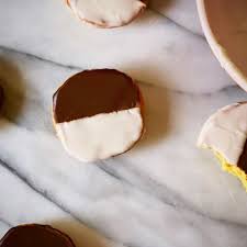 Sep 20, 2019 · friends is 25 years old. Black And White Cookie Classic Jewish Cookies Jewish Foods Seinfeld Quotes