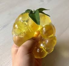 材料は全部100均で チュルチュルスクイーズの作り方 セリアの水系スクイーズとぷよぷよボールの素で 夏休みの工作にもおすすめ 雪見日和 カエル 折り紙 スクイーズ 作り方 工作 子供 夏休み