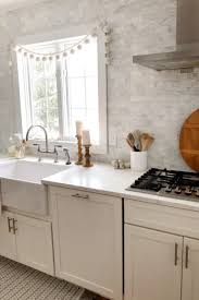 Kitchen backsplash ideas range from elegant marble to printed vinyl sheet, ideal for decor. 9 Tips For Picking A White Quartz Minuet Viatera Info Hello Lovely