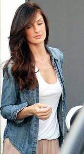 You can even add highlights for extra styling and contrast that is sure to. Long Hairstyles With Side Bangs Side Bangs And Long Layered Wavy Dark Brown Hair Layered Hairstyles Lo Side Bangs Hairstyles Long Hair Styles Long Layered Hair