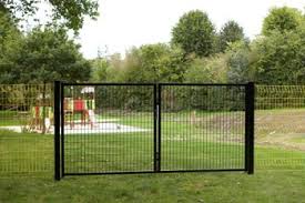 Un portail de jardin en bois peut coûter cher. Portail De Jardin Vente Portails De Jardin Barreaudes Ou Grillages Boistiere