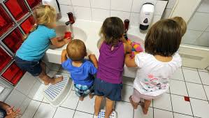 Noch sind schulen und kitas in deutschland geschlossen. Corona Lockerungen Baden Wurttemberg Will Kita Normalbetrieb Bis Ende Juni Der Spiegel