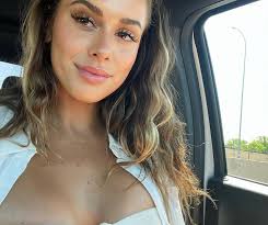 Addison Clark's Instagram, Twitter & Facebook