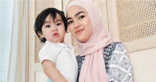 Nurul elfira loy 2021 taille: Dulu Takde Pun Mengandung Dok Tengok Korean Movies Ramai Puji Anak Elfira Loy Comel Macam Orang Korea Tempatan Hiburan Trending Cari Infonet