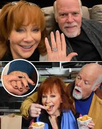 Reba Mcentire surprise engagement news