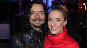 Stefanie anke hertel (born 25 july 1979 in oelsnitz, vogtland, saxony, german democratic republic) is a german singer of popular music, popular folk music, schlager music, television presenter, and former yodeler. Stefanie Hertel Lanny Lanner Bei Der Starnacht Wachau