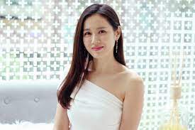 Recreating the north korea scenes as well as the lavish outfits that son's heiress character wears. 5 Interesting Facts To Know About Crash Landing On You S Female Lead Son Ye Jin Kdramastars