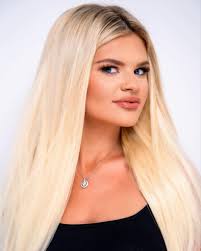 Amy Blyth's Instagram, Twitter & Facebook