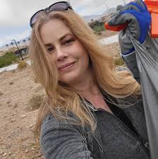 Heather Vale (@unwrapper) • Instagram photos and videos