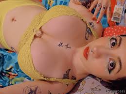 Evy Rosas : rFamosasTwtich__LO