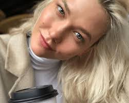 Erin Mayer's Instagram, Twitter & Facebook