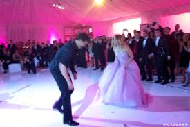 She is of italian (father) and german and english (mother) descent. Kaley Cuoco S Wedding Pictures Popsugar Celebrity