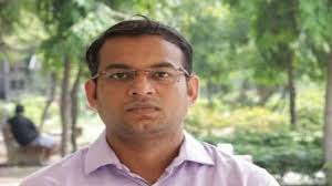 Success Story: नौकरी छोड़ी, असफलताओं से लड़े और आखिरकार IAS बन गए जावेद  हुसैन