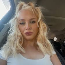 Miranda Smoot's Instagram, Twitter & Facebook