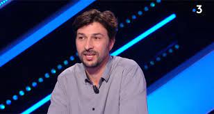 Samedi 18 mars à 17h55, bernard pivot sera au côté de samuel etienne pour un questions pour un. Questions Pour Un Super Champion Hakim Vers Les 150 000 Euros Quel Bilan D Audience Pour Le Champion De Samuel Etienne Toutelatele