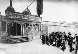 Image of The Samuel Bing gallery exhibiting Rene Lalique (1860-1945) during  the by French Photographer, (20th century)