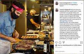 Dopo aver esordito a cavallo tra gli anni novanta e duemila come attrice teatrale al fianco di attori comici come antonio giuliani e max giusti, è divenuta nota al grande pubblico nel 2002 grazie al suo blog stanza selvaggia. Antonella Clerici E Selvaggia Lucarelli In Comune Hanno Lo Chef