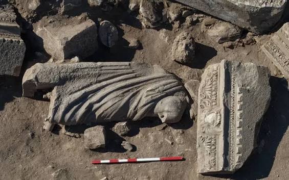 Aspendos'ta 1800 Yıllık Asklepios Heykel Grubu Bulundu » Aktüel Arkeoloji