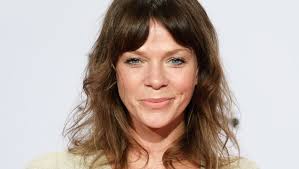 Finden sie hier traueranzeigen, todesanzeigen und beileidsbekundungen aus ihrer tageszeitung oder passende hilfe im trauerfall. Jessica Schwarz Sie Spricht Uber Ihre Neue Liebe Zu Einem Jungeren Mann Bunte De