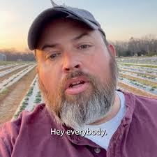 Lindsey Hecht's Instagram, Twitter & Facebook