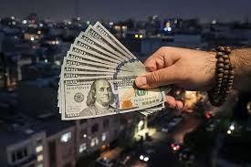 قیمت دلار در روز دوشنبه 8 دی: قیمت پایین کشید
