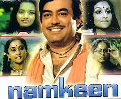 Sanjeev Kumar, Shabana Azmi, Sharmila Tagore, Kiran Vairale, Waheeda Rehman Dhaniram brings a trucker named Gerulal to Jugni&#39;s house so that he can rent a ... - namkeen