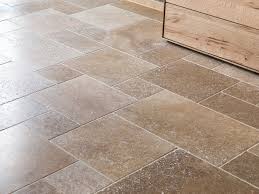 Travertin Fliesen Noce Gunstig Von Jonastone Hier Kaufen Travertin Fliesen Fliesen Verfugen