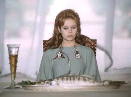 V patnácti letech ji jako studentku spš textilní v brně objevil režisér karel kachyňa, v jehož filmech různých žánrů hrála ústřední postavy ( robinsonka, malá mořská víla, smrt mouchy ), v. Miroslava Safrankova Fotka