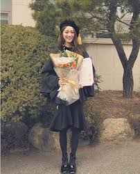 Lee Sung Kyung Graduates From Dongduk Women S University Selebritas Aktris Wanita