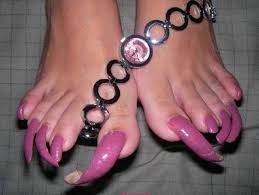 Es importante mantener recortadas las uñas de los pies y de las manos. Unas De Pies Tan Largas Que No Podras Creer Que Son Reales